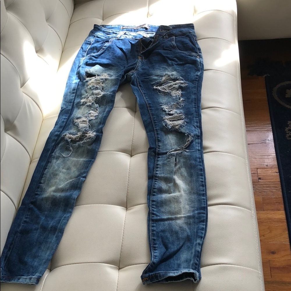Cute stretchy jeans distressed